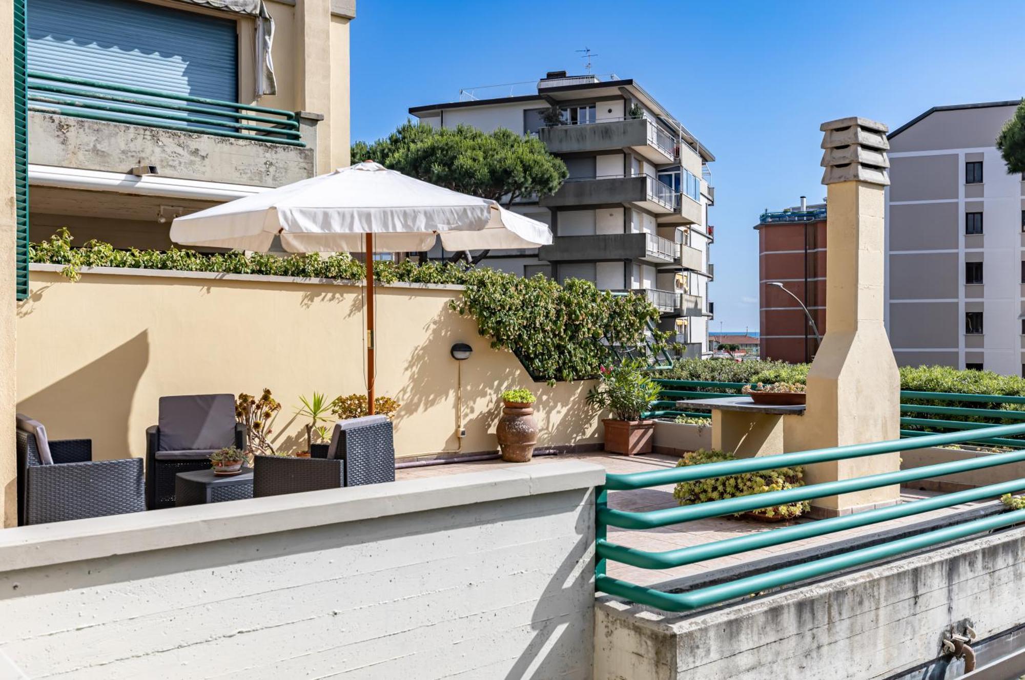 Two-Levels Apartment With Terrace And Parking Βιαρέτζιο Εξωτερικό φωτογραφία